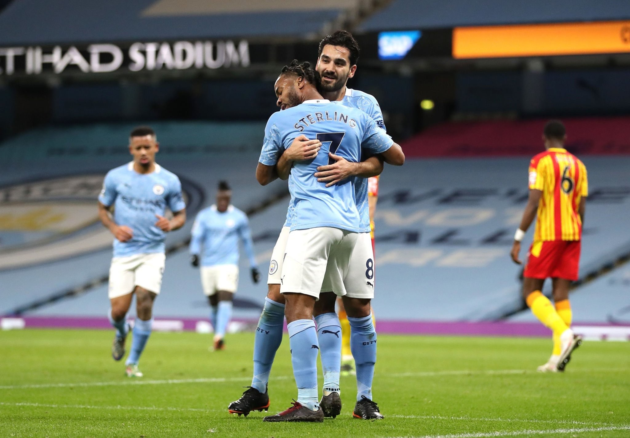 出示了红牌 出示了红牌